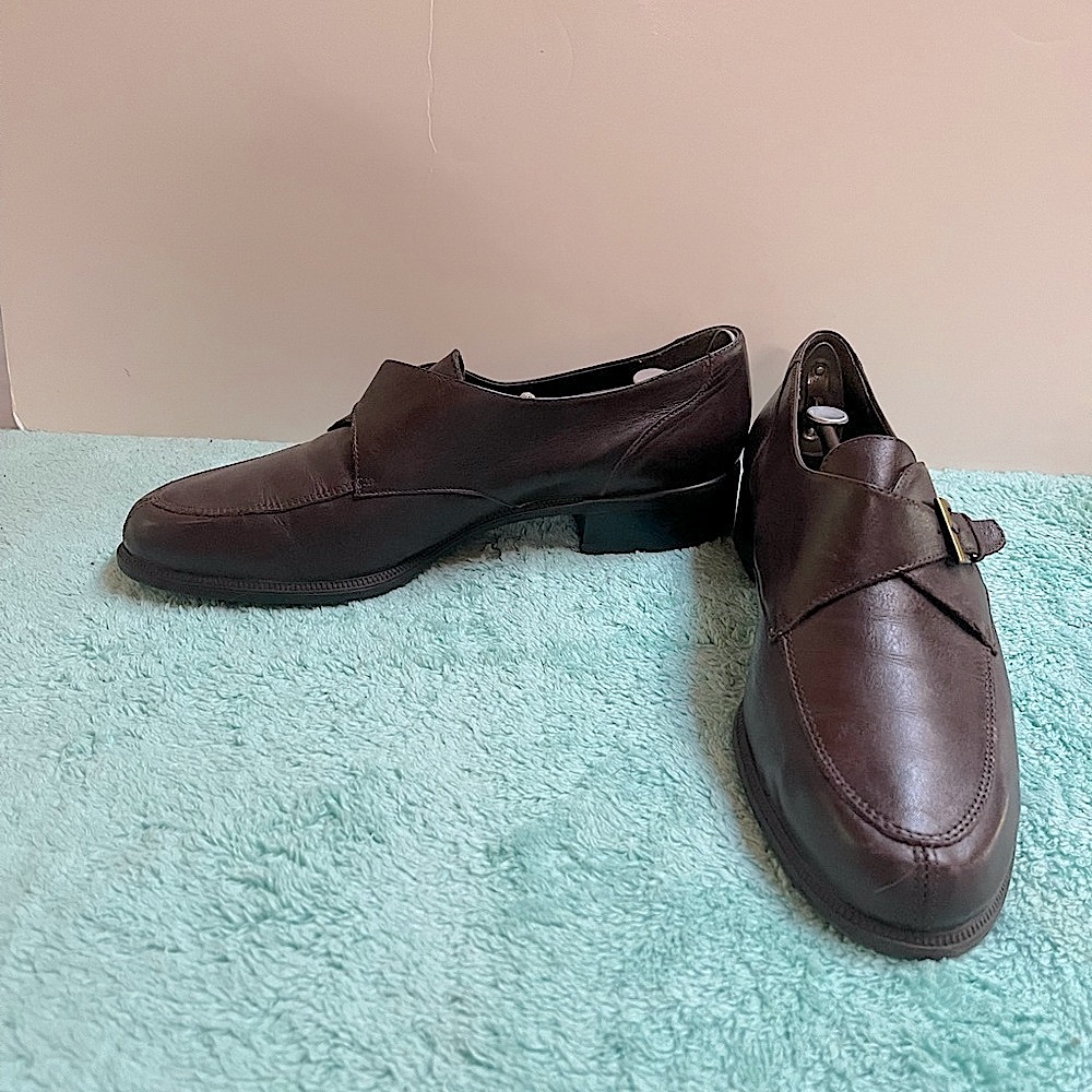 Easyspirit W10 Brown flats with buckle.